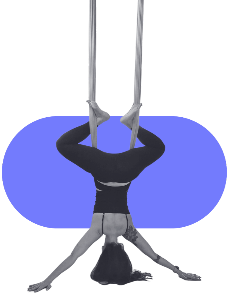 Aerial Yoga im Tuch bei FlyHigh Aerial Fitness in Karlsruhe